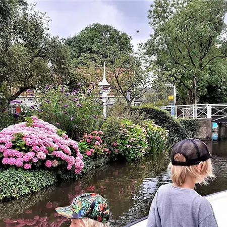 度假居 In Near Ijsselmeer Lake, Cleaning Included 艾登