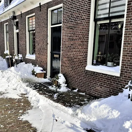 In Near Ijsselmeer Lake, Cleaning Included 艾登